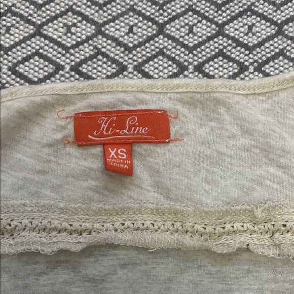 Gentle used Hi*Line Women's Cream Sleeveless Top size: XS - Picture 2 of 7